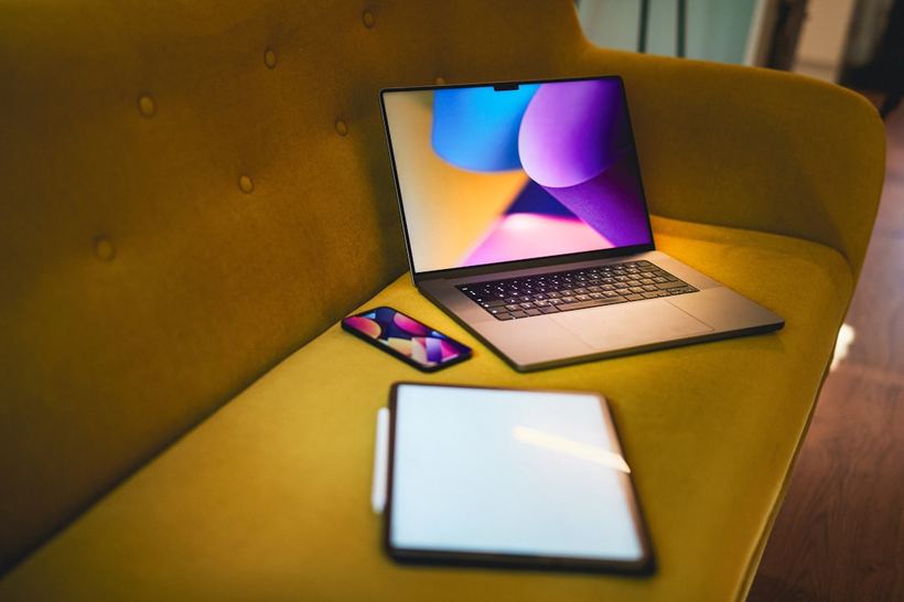 MacBook doesn't see Wi-Fi or loses connection: antenna or settings?