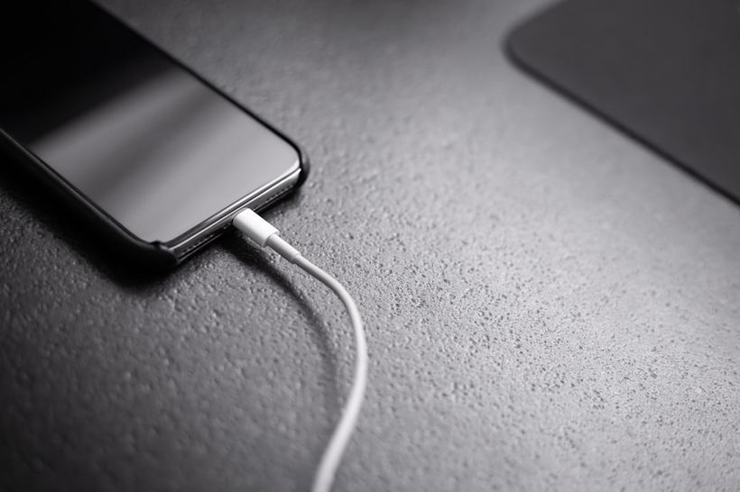 iPhone не заряжается: кабель, адаптер или порт — как разобраться
