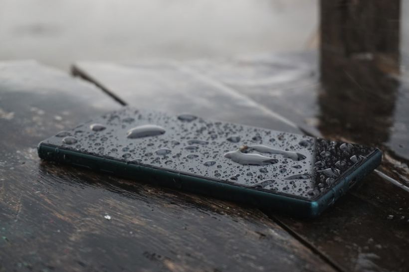iPhone включился после воды, но работает странно: что делать