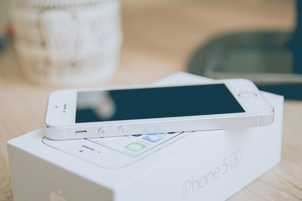 iPhone упал и не включается: что делать прямо сейчас